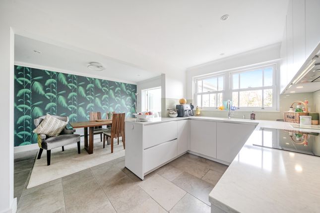 11, Pinel Close, Virginia Water photo 4