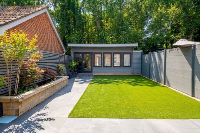7 The Orchard, Southampton photo 2