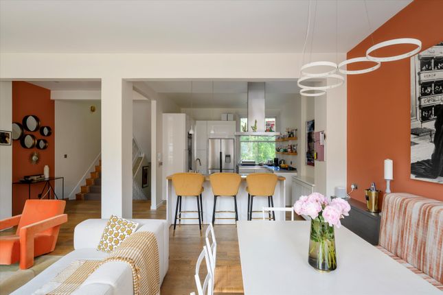 33, Rosary Gardens, London photo 2