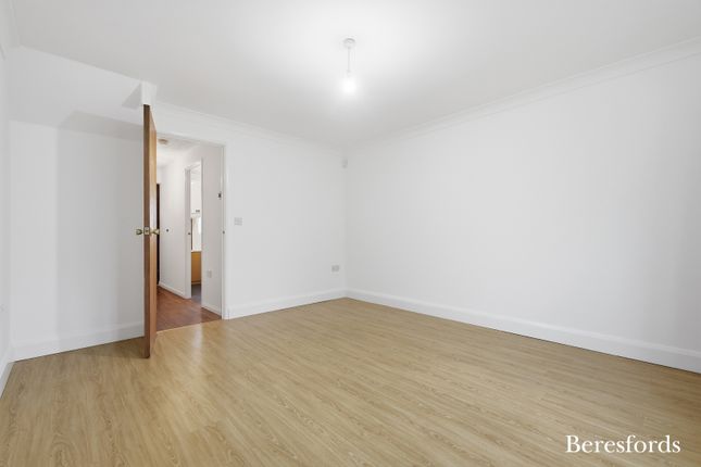 20, Spalt Close, Brentwood photo 3