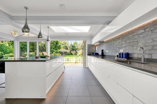 142, Burwood Road, Walton-On-Thames photo 4