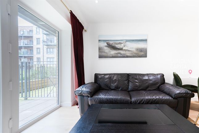 Flat 17, Fermont House 15, Beaufort Square, London photo 4