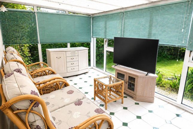 36, Armstrong Road, Englefield Green photo 4
