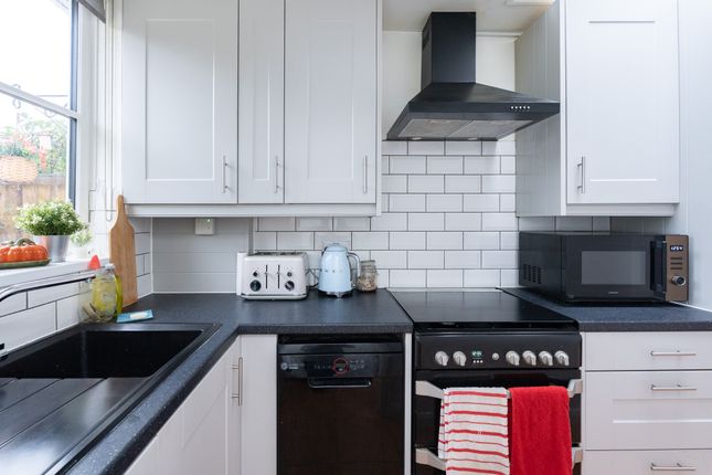 9, Meadowbrook Road, Dorking photo 4