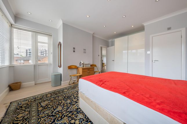 Flat for sale in Avenue Close, Avenue Road, St John's Wood, London