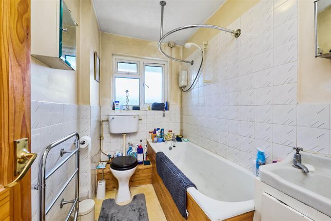 Flat for sale in Sycamore Road, London