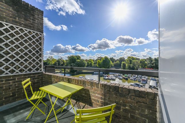 Numa Court, Brentford photo 4