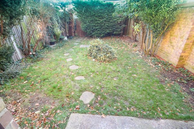 18, Abenberg Way, Brentwood photo 4