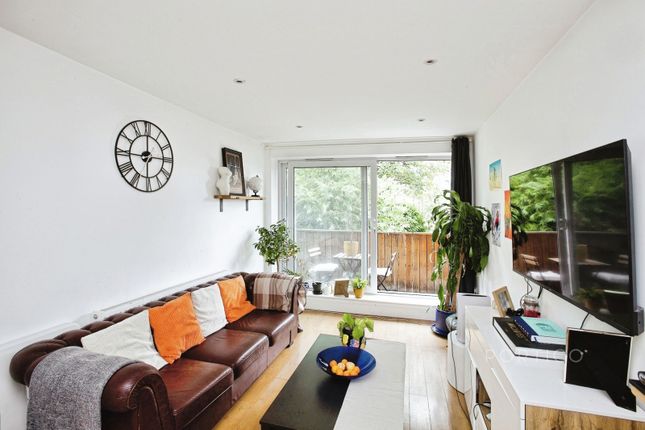 Flat 9 Raglan Court, 36, Raglan Road, London photo 2