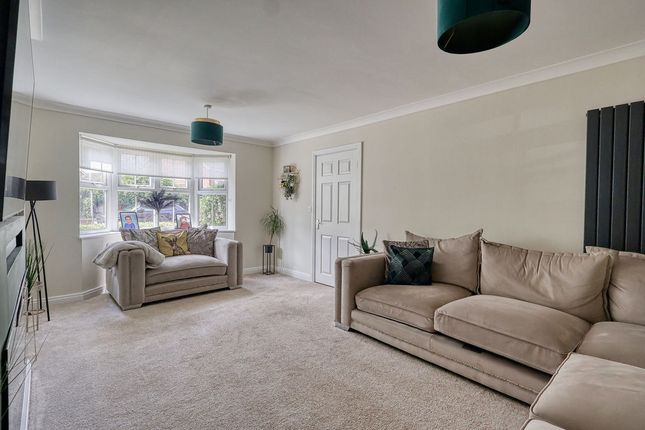 37, Willowmead Close, Scunthorpe photo 4