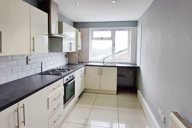 Flat to rent in Carisbrook Street, Manchester