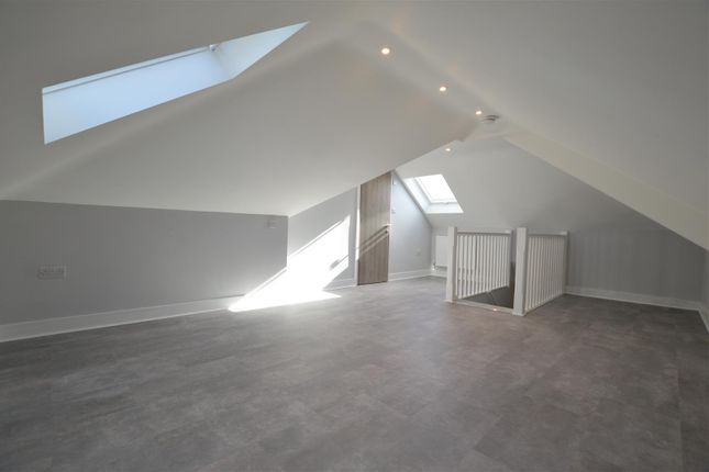 48a, Court Crescent, Slough photo 4