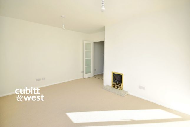 36, Lynn Walk, Reigate photo 3
