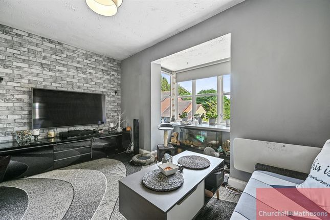 54, Kingfisher Way, London photo 2