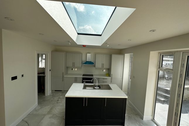 10, Cascade Road, Buckhurst Hill photo 2