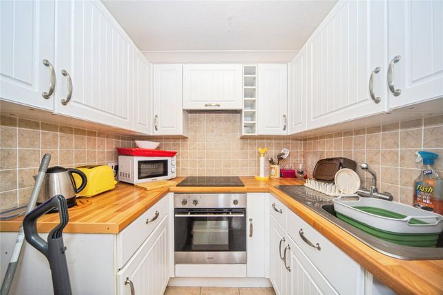 Flat 14 Justine Court, 527, Bitterne Road East, Hampshire photo 4