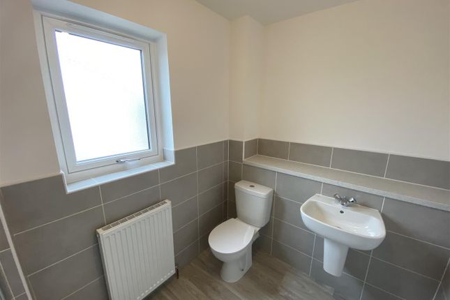 Flat to rent in Hulbert Court, Perth