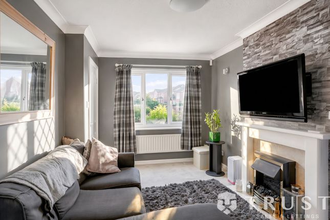 46 Stonedene Court, Heckmondwike photo 3