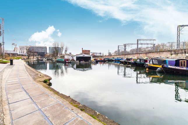 Flat for sale in Tapestry Building, 1 Canal Reach, Kings Cross, London