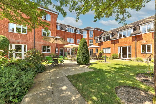 Thumbnail Flat for sale in Collingwood Court, Royston