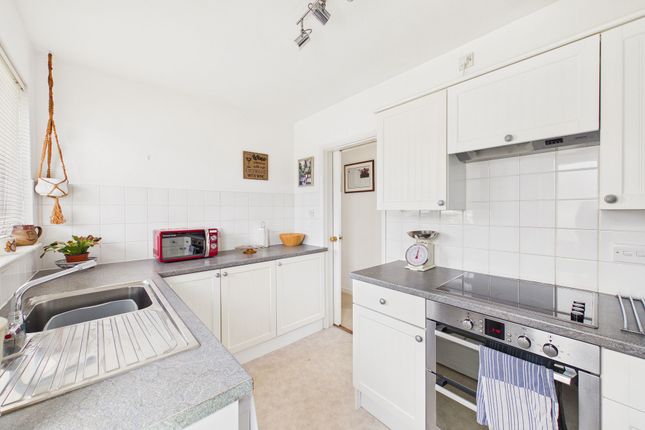 6 Bary Close, Crediton photo 2