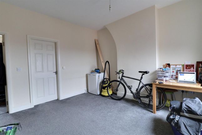 204b, Walthall Street, Crewe photo 3