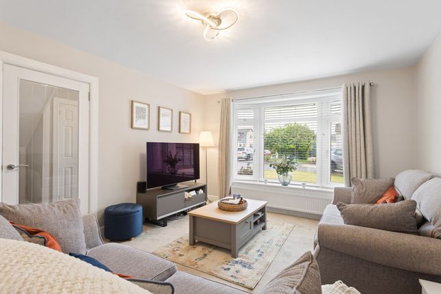 24 Crosshill Drive, Bo'ness photo 2