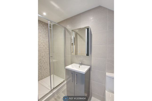 Flat to rent in Trinity Apartments, Leeds