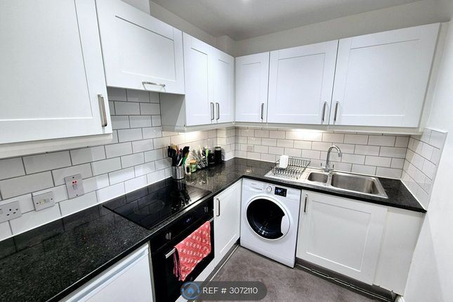 Flat, St Matthews Row, London photo 2
