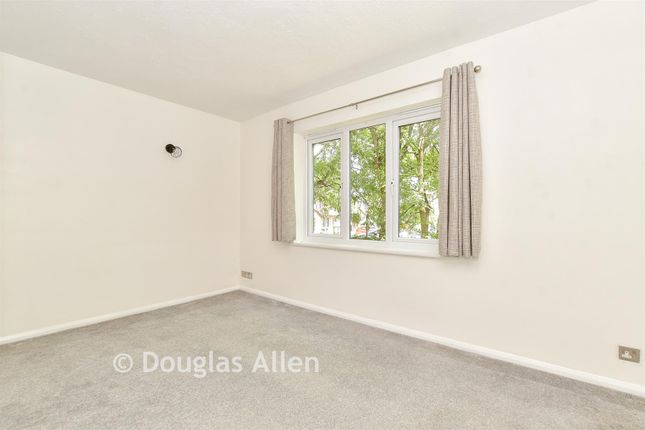 Elm Court, Higham Station Avenue, London photo 3