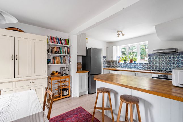 24, Wrecclesham Hill, Farnham photo 3