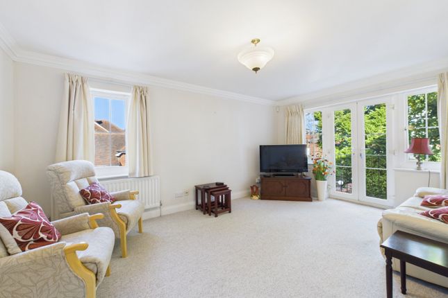 10, Oakfield Close, Buckinghamshire photo 2
