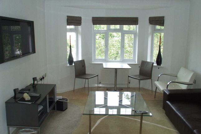 6 Windsor Court, 9, Devonshire Road, Surrey photo 3