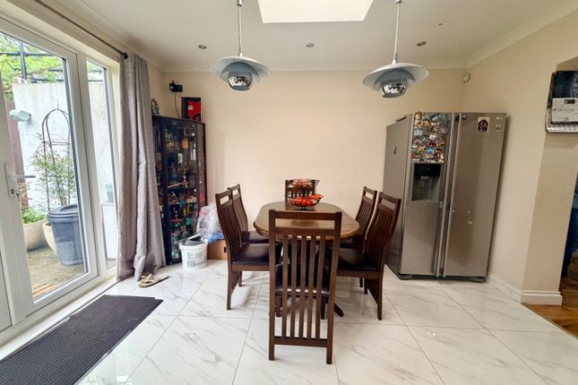 29 Townsend Way, Northwood, Greater London photo 3