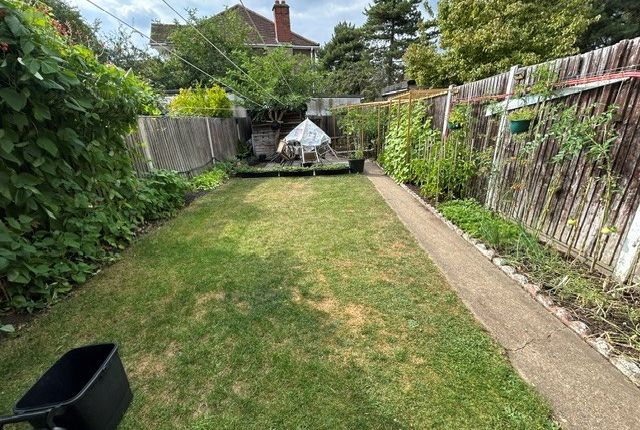 135 Charlton Rd,, Kingsbury, Harrow photo 2