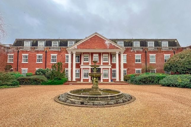 2-bed flat on Molesey Park Road, East Molesey, £525,000