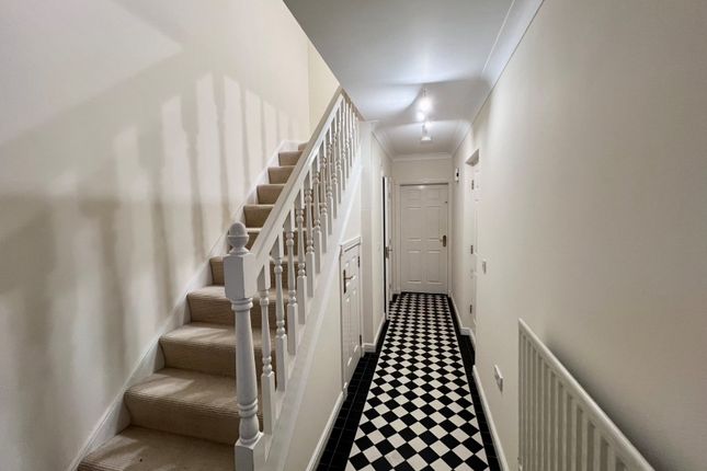 35, Woodlea Lane, Leeds photo 2