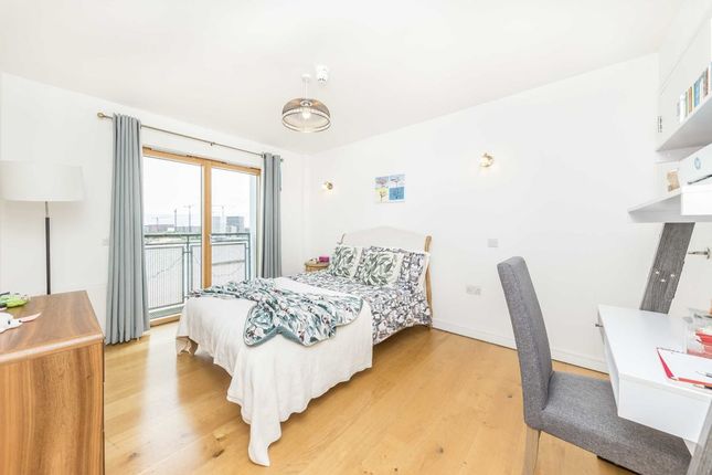 Flat for sale in Mudlarks Boulevard, London