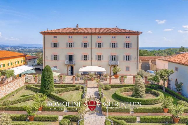Thumbnail Villa for sale in Lucca, 55100, Italy
