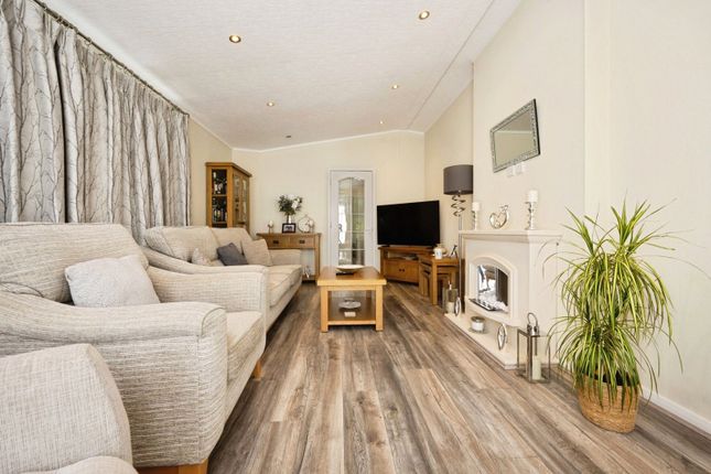 2, Radwell Court, Bedford photo 4