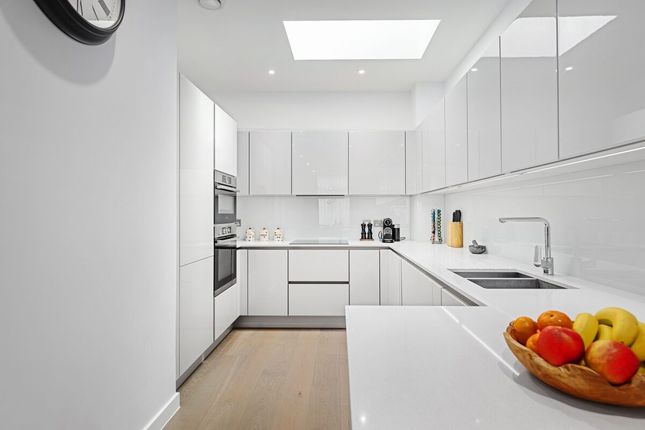 Thumbnail Town house for sale in Handley Drive, London