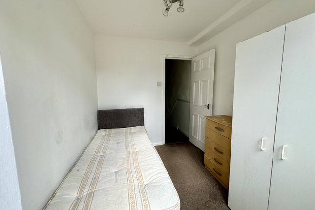 9, Whitton Walk, Bow photo 5