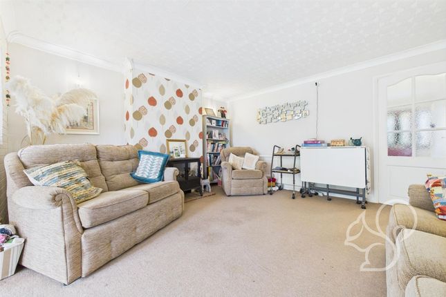 26 Strood Close, Colchester photo 2