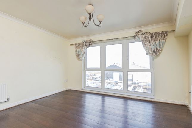 Flat 43, Fisgard Court,, Admirals Way, Kent photo 3