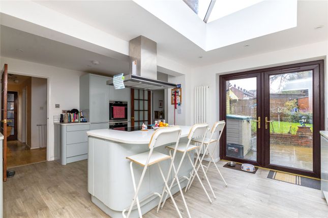 11, Bartholomew Close, Surrey photo 2