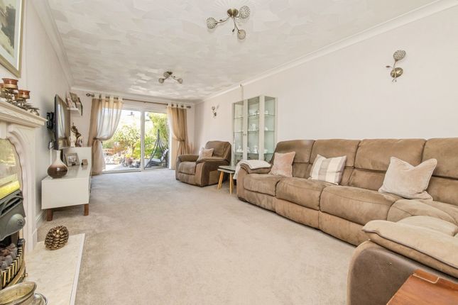 64, Holcombe Crescent, Suffolk photo 4