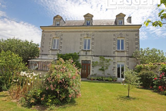 Thumbnail Villa for sale in Ceaux-En-Loudun, Vienne, Nouvelle-Aquitaine