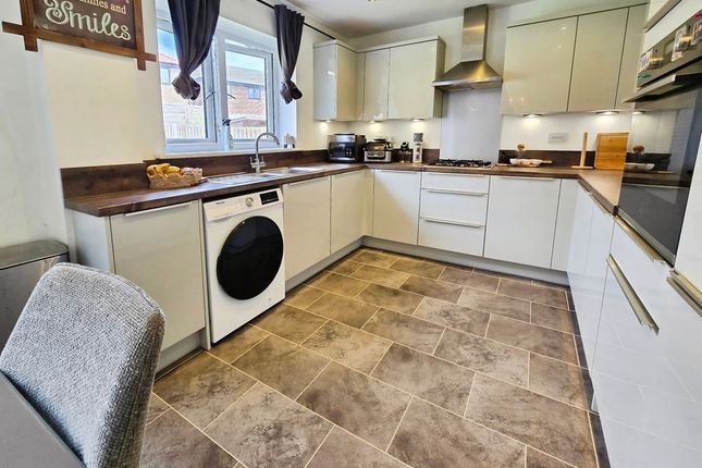 18, Barn Close, Choppington photo 2