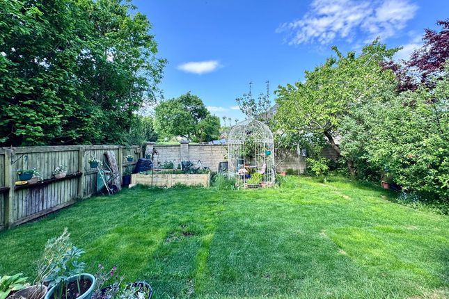 10 Mayflower Close, Glossop photo 3