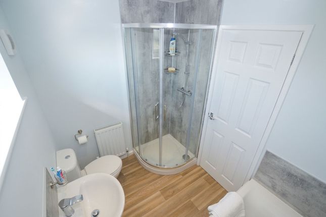 35 Featherstone Road, Durham photo 4